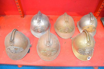 null "Casques modèle 1885-1895" Lot de six casques des modèles 1885 et 1895 pour...