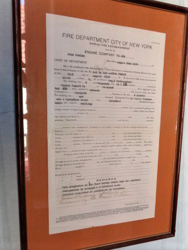 null  " Documents Fire Department New-York, U.S.A" Trois tableaux encadrées de documents...