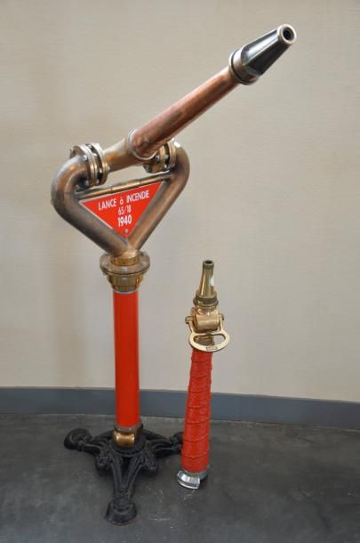 null "Lance à haute pression" Ancienne pompe à eau montée sur les véhicules des pompiers...