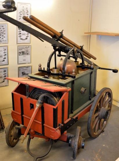 null "Pompe sur chariot" Pompe de fabrication Thillaye à Rouen, 1853, montée sur...