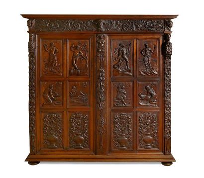 null ARMOIRE dite de Sumène en noyer mouluré et sculpté ouvrant à deux vantaux ornés...