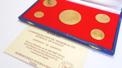 null 
MEDAILLES

5 médailles commémoratives du mémorial du Général DE GAULLE en or...
