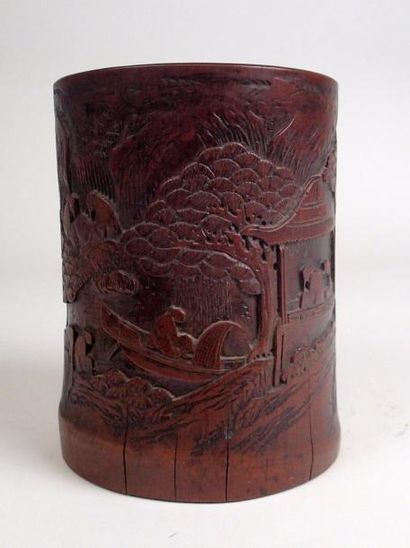 null CHINE Pot à pinceaux en bambou patiné à décor de paysage lacustre. 2nd moitié...