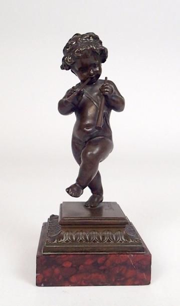 null Etienne-Henry DUMAIGE (1830-1888) Putto musicien en bronze à patine brune nuancée,...