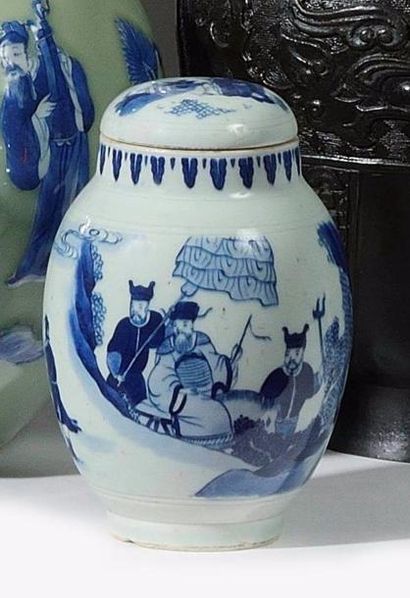 null CHINE Pot couvert de forme ovoïde décoré en bleu sous couverte d’un dignitaire...