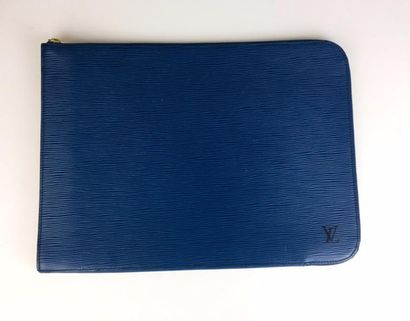 LOUIS VUITTON PORTE - DOCUMENT en cuir alma de couleur bleu canard. Dim : 37,5 cm...