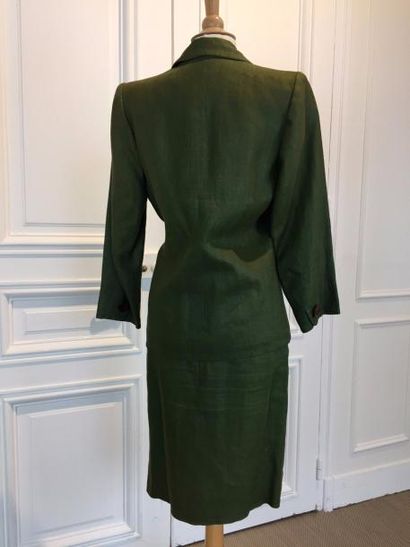 Yves SAINT LAURENT Rive Gauche TAILLEUR comprenant une jupe et une veste en lin couleur...