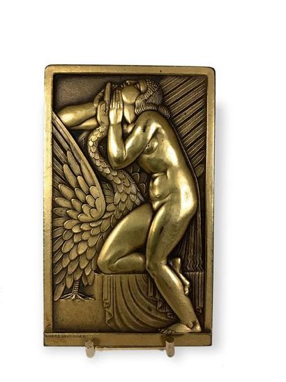 null ANDRE LAVRILLIER (1885-1958) «Leda et le cygne» Plaque en bronze signée en bas...