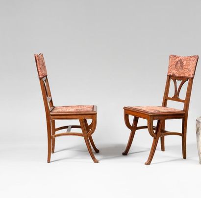 null GUSTAVE SERRURIER-BOVY(1858-1910) attribué à Paire de chaises en pitchpin rainuré...
