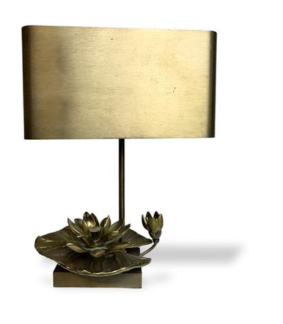 null MAISON CHARLES «Nénuphar» Lampe de table en bronze patiné, avec son abat-jour...