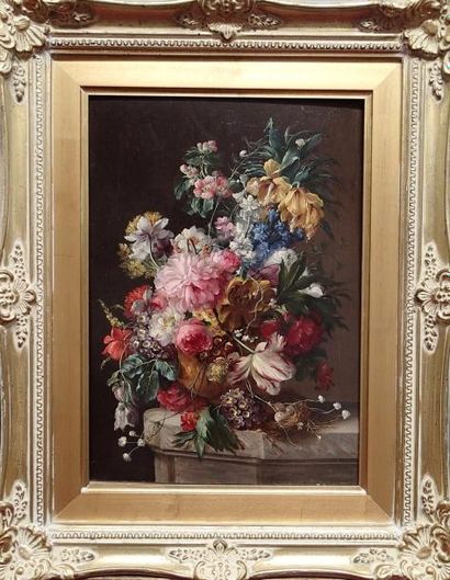 null ECOLE FRANCAISE début XXème siècle Bouquet de fleurs sur un entablement Huile...