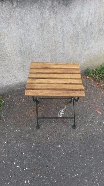 null TABLE BASSE pliante en fer forgé et bois Haut : 38 cm, Long : 38 cm