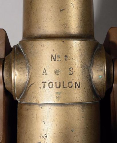 null Canon commémoratif de marine, En bronze à quatre anneaux de renfort, deux tourillons,...