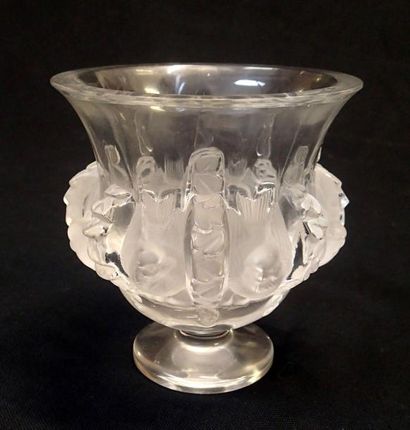 LALIQUE FRANCE Vase en cristal à décor d’oiseaux
Haut: 12 cm
