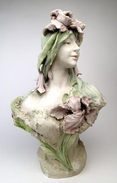 ROYAL DUX BOHEMIA Buste de femme en céramique polychrome.
Haut: 50 cm (éclats)
