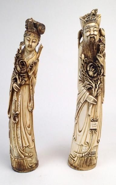 JAPON Couple de sujets en ivoire
Début XXème siècle
Haut: 40 cm