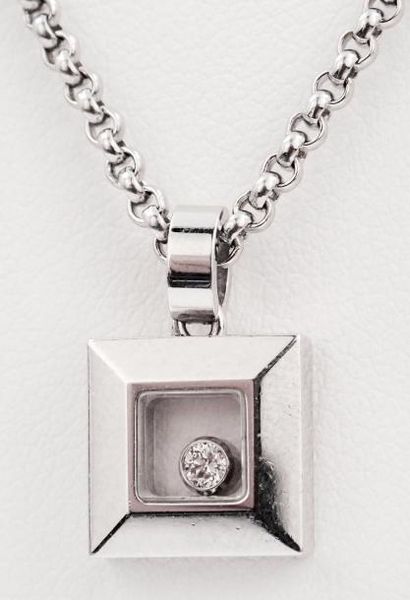 CHOPARD CHOPARD 

PENDENTIF et sa chaine en or gris (18k), collection " Happy diamonds"...