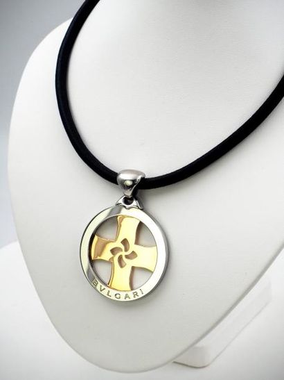 BVLGARI BVLGARI 

PENDENTIF en or jaune ( 18k) et acier au motif d'un "H". Collier...