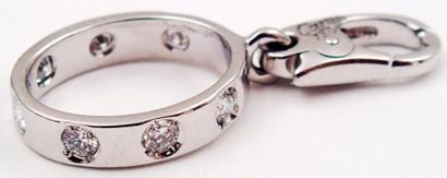 CARTIER CARTIER 

PENDENTIF en or gris (18k) au motif d'un anneau serti de 7 diamants...