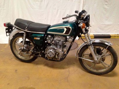 null HONDA 250CC numéro 6012368. Neuve 0km qui a servi de stock de Pieces à l'époque...