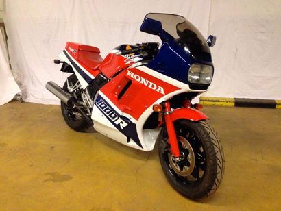 null HONDA VF 1000 R. CG française Numéro jh2sc16156m100174. Commercialisée en 1984...