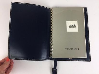 null HERMES Paris AGENDA en cuir bleu marine. Avec son carnet d'origine. Très bon...