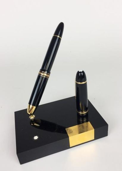 null MONTBLANC GARNITURE de TABLE comprenant un STYLO plume Meisterstuck en laque...