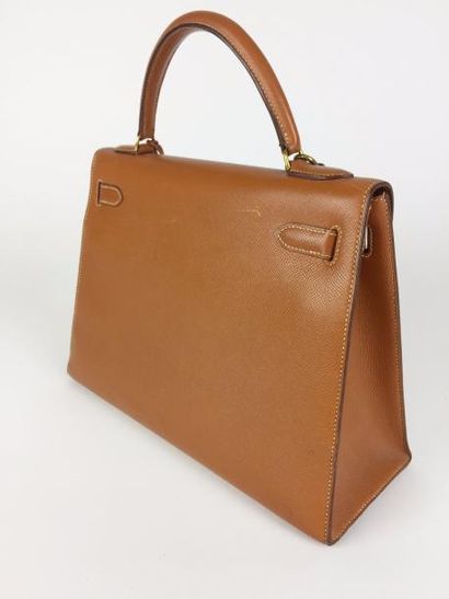 null HERMES Paris Made in France, 1990 SAC Kelly 32 cm finition sellier en veau courchevel...