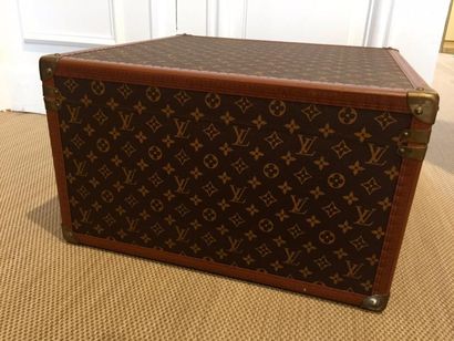 null LOUIS VUITTON BOITE CHAPEAUX "Brette" en toile Monogram et cuir marron. Renforts...