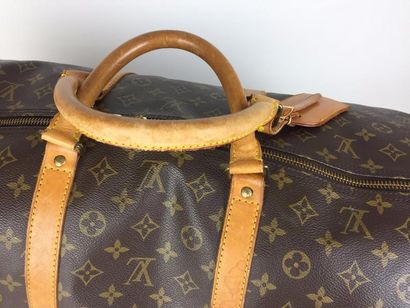 null LOUIS VUITTON SAC Keepal en toile Monogram et cuir caramel. Avec sa bandoulière...