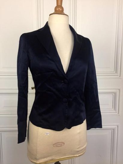 null CELINE, ROCHAS VESTE en soie bleu marine. T. 38. Bon état. Nous y joignons une...