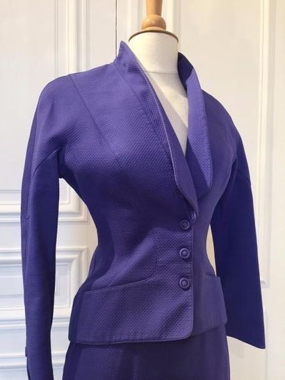 null Thierry MUGLER TAILLEUR composé d'une VESTE et une JUPE en laine lilas. Parfait...