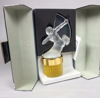 null LALIQUE FLACON de parfum luxe en cristal. France série mascotte « Sagittaire...