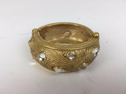 null SONYA RIKEL BRACELET en métal doré, orné de strasses. Bon état. D : 5,5 cm.