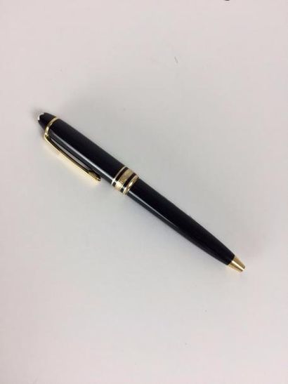 null MONTBLANC Petit STYLO bille Meisterstuck en laque noir. Bon état.