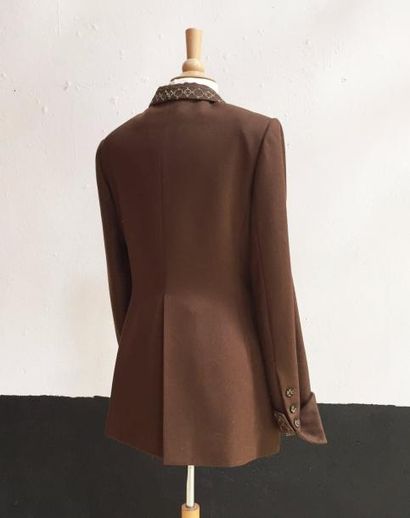 Nina RICCI VESTE en laine marron. Bon état. Env. T. 40.