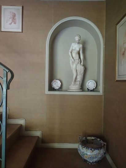 null ECOLE ITALIENNE du XIXème siècle Vénus à sa toilette Marbre blanc Haut : 83...