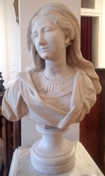 null ECOLE FRANCAISE du XVIIème siècle Marie-Madeleine Buste en marbre blanc sur...