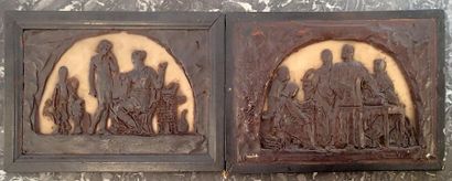 null PAIRE DE BAS-RELIEFS en cire à décors de personnages. Début XIXème siècle 15...