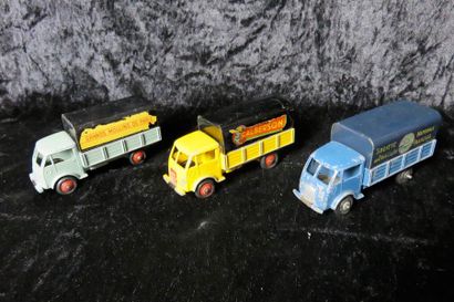 null "DINKY-TOYS- 3 Camions FORD"

Trois miniatures au 1/43°. Camion Ford, version...