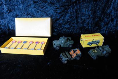 null "Dinky -Toys- Véhicules militaires et Panneaux"

Trois miniatures et une boite...