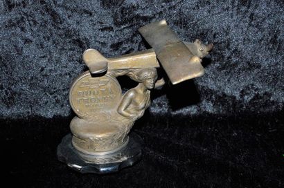 null "Automobiles CHEVROLET" "Spirit of Saint-Louis, Quota Trophy, 1927"

Mascotte...