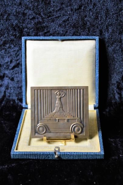 null "Circuit de Dieppe, 1931"

 Médaille Art Déco, signée Demey, en bronze. Médaille...