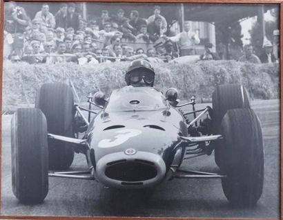null "Graham Hill, Grand Prix de France, 1964" 

Tirage argentique de Graham Hill...