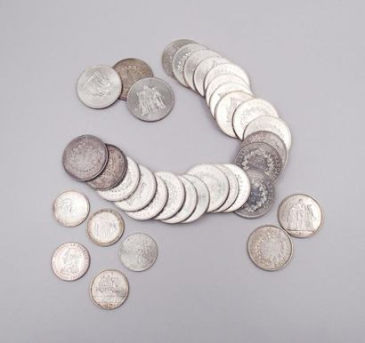 null 
LOT de 27 pièces de 50 FRANCS en argent, on y joint 5 pièces de 100 francs...