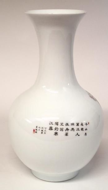 null CHINE Grand vase balustre en porcelaine à décor de paysage sous la neige avec...
