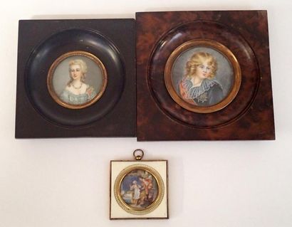 null Lot de 3 MINIATURES : Dans le goût du 18ème siècle. Jeune femme à la robe bleue,...