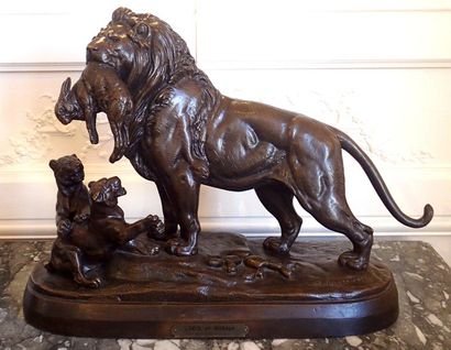 null Edouard Paul DELABRIERE (1829-1912) Lion 1er gibier Bronze à patine brune Signé...