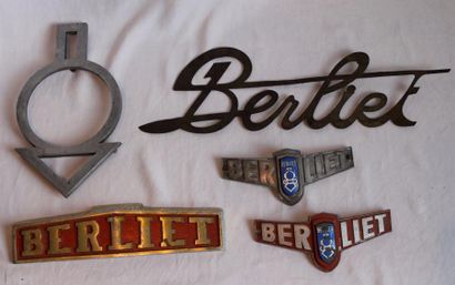 null "Badges Camions Berliet"

Collection de 12 badges de calandres de grandes tailles,...