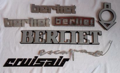 null "Badges Camions Berliet"

Collection de 12 badges de calandres de grandes tailles,...